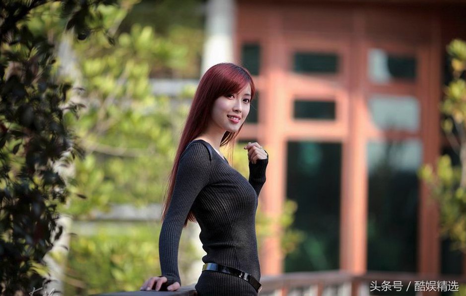 短裙美腿美女小清新户外写真