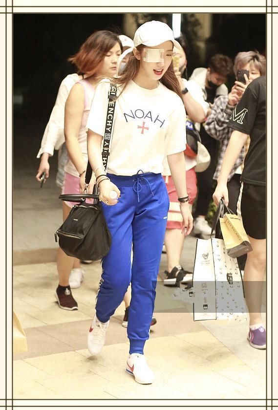 没宋茜腿真别穿这种束脚运动裤，像孟美岐这样穿出短粗腿就尴尬了