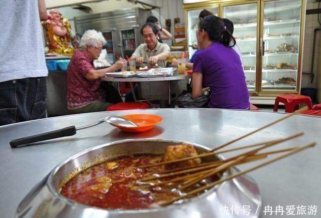 一个名字比中国还要中国的外国城市, 因一道海峡举世闻名！