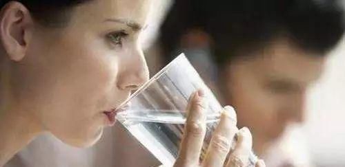 蒲公英大麦青汁■女人注意6大习惯“毁掉”皮肤,立刻改正,哪怕只改一个也好