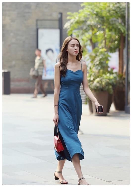 街拍：6位小姐姐都超美的，但我更喜欢图6中西风结合的小姐姐！