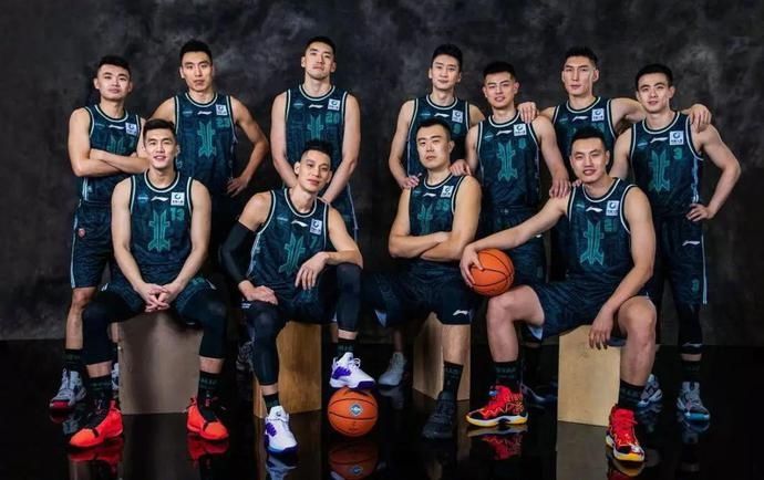 郭艾伦cba全明星球鞋