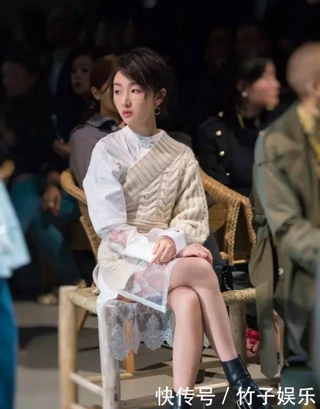 162cm周冬雨居然也有大长腿,蕾丝裙搭配高跟鞋,也太显高了吧!