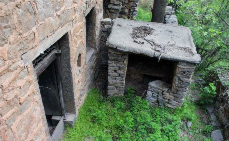 中国最怪的三个村子,一个升上天空,那个钻入地里,还有一个鬼村