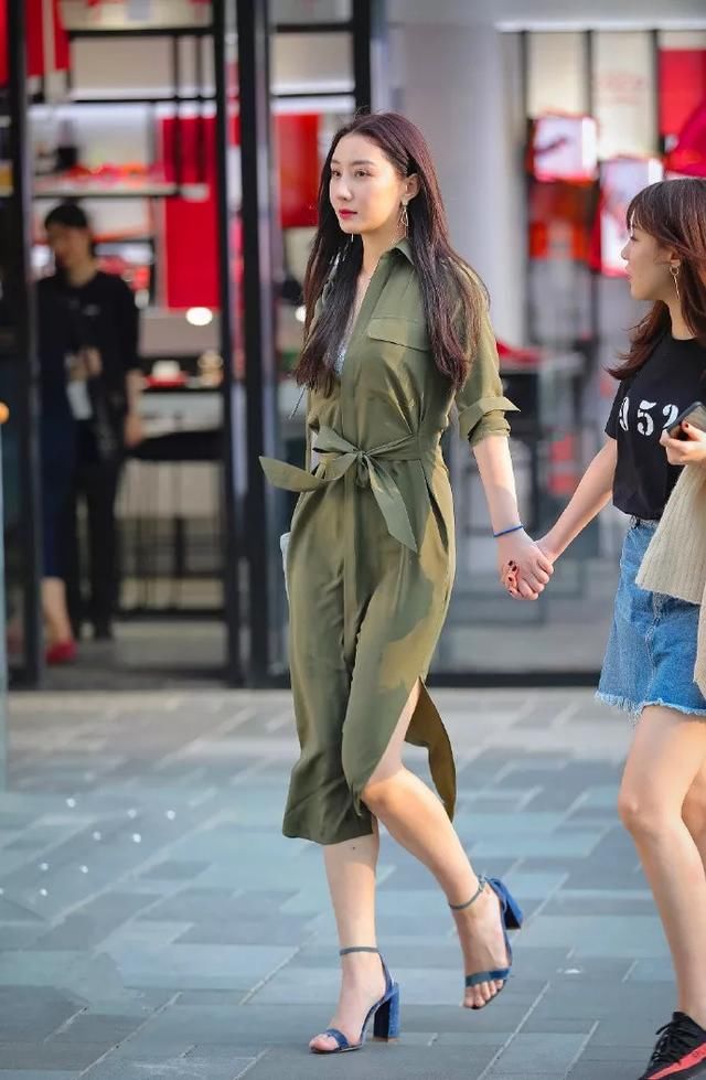  『配上一双』高跟鞋简约气质，轻松搭配出迷人的气质