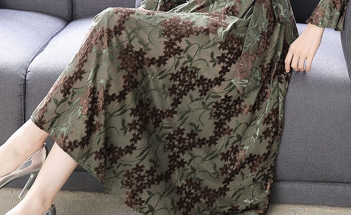 谁说60后女人不能美!秋后穿这欧版裙，配平鞋，足以美翻一条街