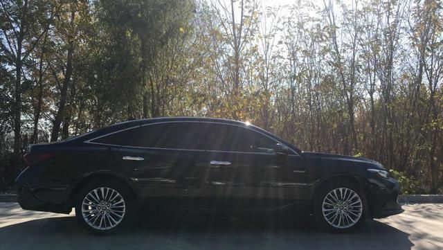  「奥迪」手握30万，10万公里不换车，奥迪A4L、迈腾、亚洲龙怎么选？