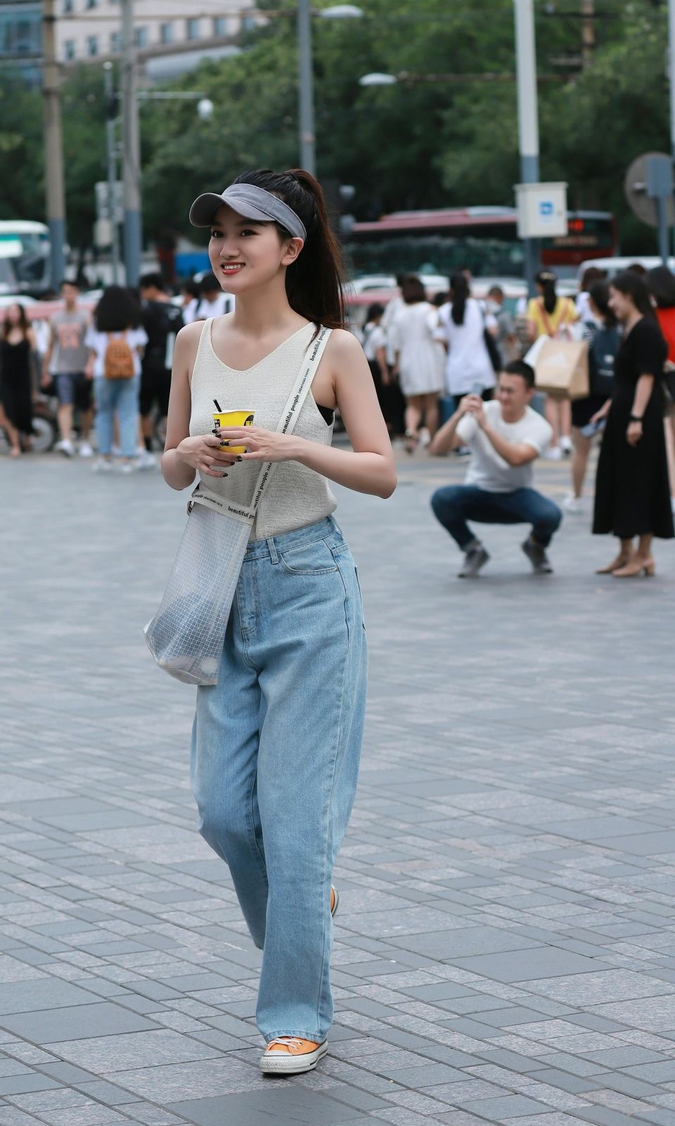 街拍：这个地方的美女全国出名，请不要错过欣赏哦