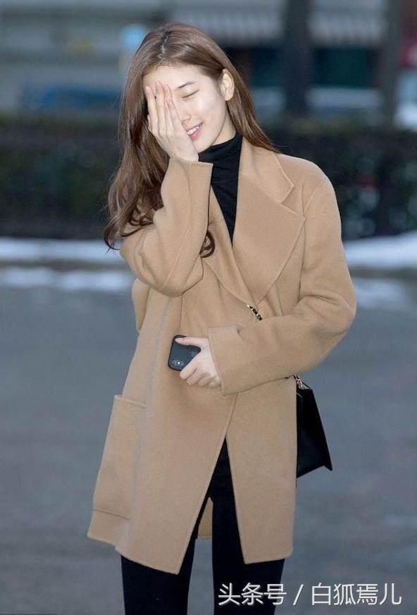 裴秀智素颜现机场，脸部变卦太清楚！网友：别捂了全看见了！