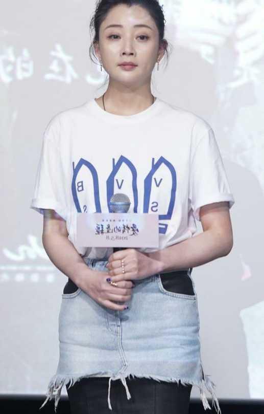 殷桃真会穿，裙子套裙子，网友：第一次见这么穿的，你见过几次呢