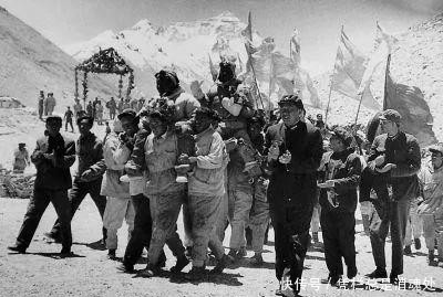 1960年中国人首次从北坡登顶珠峰,珍贵老