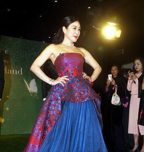 当小S与钟丽缇同穿抹胸裙，网友：终于知道丰腴和肥胖的差距了！