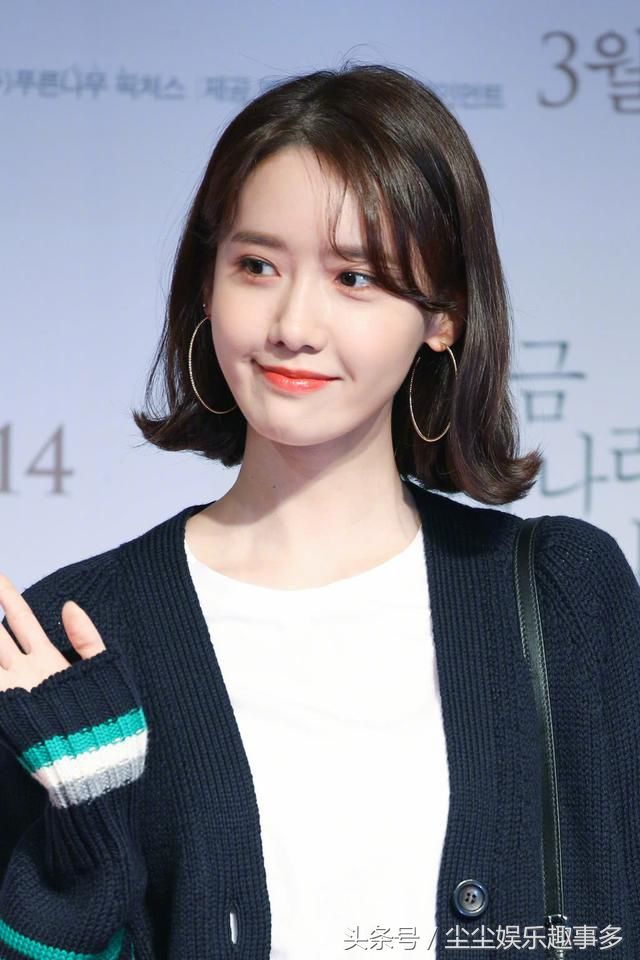 初恋女神林允儿甜美可人，淡妆出镜皮肤嫩白似少女!