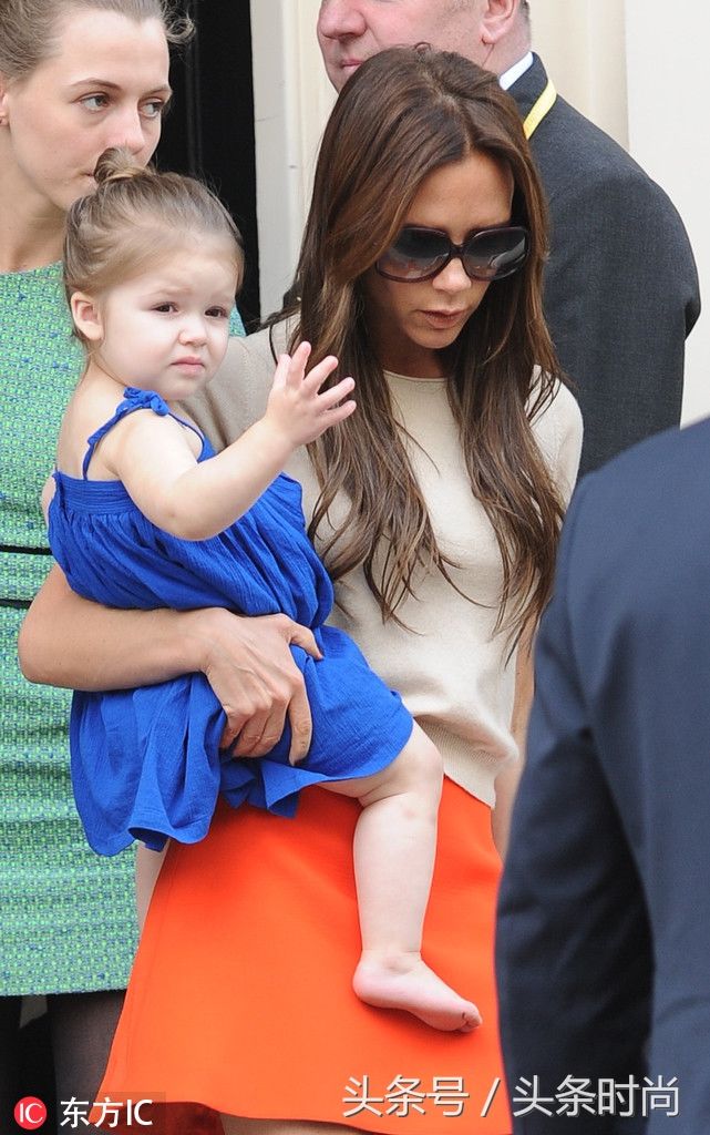 贝克汉姆为小七庆生 看贝家掌上明珠每日服饰