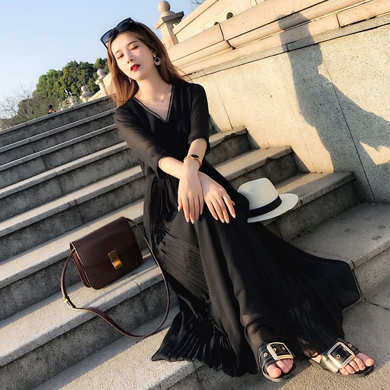 谁说女人太丰满了不美，看女人穿的“大摆裙”，高挑性感有韵味