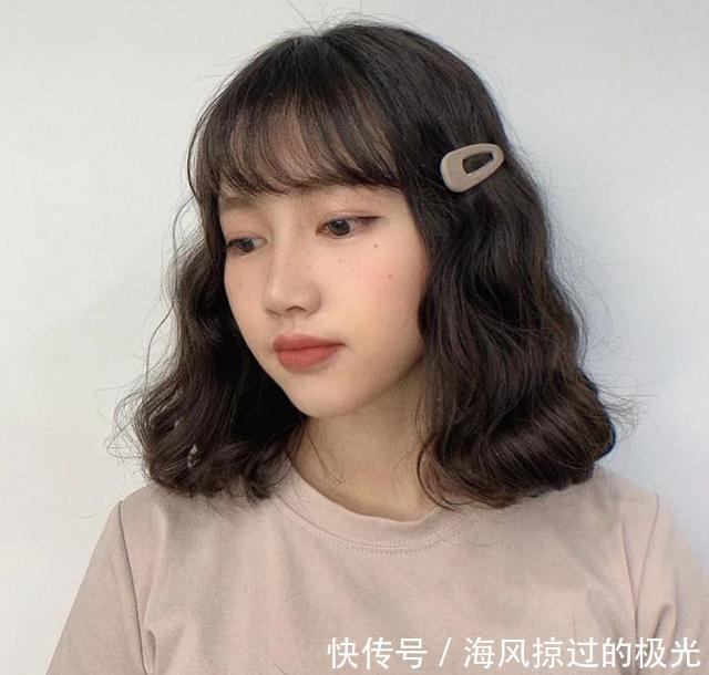  「女生」圆脸女生别“乱剪”头发，今年最流行的4种发型，显脸小又好看！