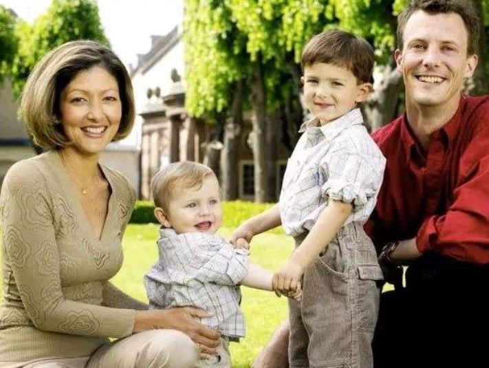 他是丹麦白马王子,放弃王位当超模,年仅19岁