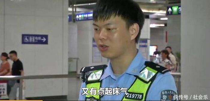 男子地铁站摁倒美女安检员,竟然因为起床气?