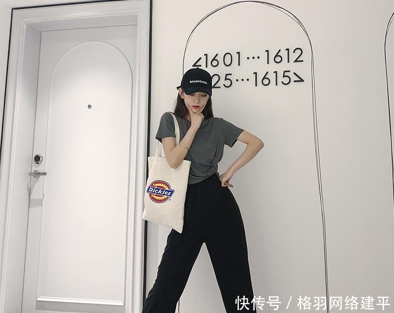 『减龄』四五十岁的妈妈们别再穿连衣裙了,太土气,这几款运动装才减龄
