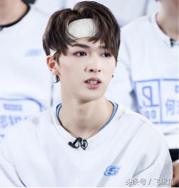 朱正廷发博被指没文化,学历造假引争议,母校都看不下去澄清了