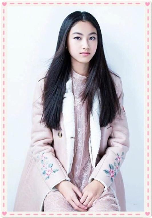 任达华13岁女儿出席时装周,大长腿堪比超模,网友直呼:基因强大