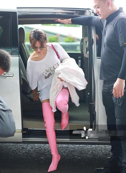 蔡依林厉害了！把鞋当成裤子穿，到底是真时尚还是真土