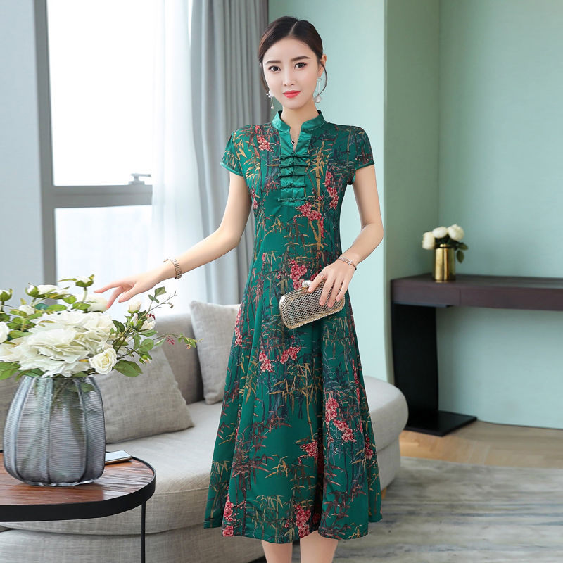 一件古风满满的旗袍连衣裙，圆你一个知性优雅的女神梦