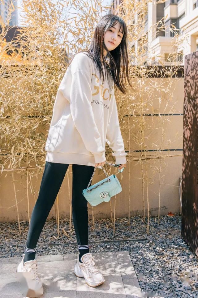  『好看』春季卫衣如何搭配才好看？我怕你看完，追着问我要链接！