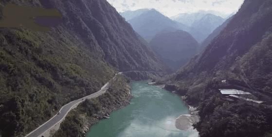  激动@激动！又一条神仙公路的美景藏不住了！！！