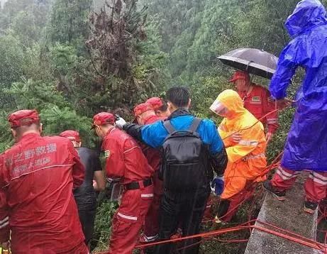 滴滴承认，案发前一天曾收到其他女乘客对嫌犯的投诉！运管责令其