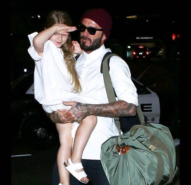  『引发』高跟鞋、奶嘴、穿高跟鞋的小七以及引发网友评论，好莱坞宝贝备受关注