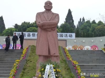 杨尚昆墓，杨尚昆曾任国家主席、军委第一副主席，八大元老