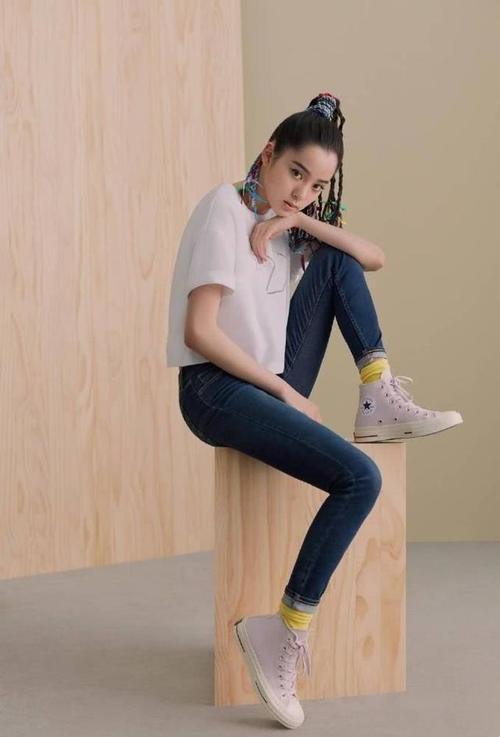 杨幂的彩色脏辫好时髦 Angelababy的也超俏皮