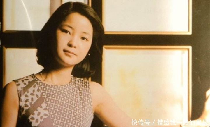 『实拍』实拍邓丽君墓地: 因歌迷长期贴照片, 早已失去原来的样子