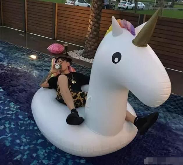 马思唯女朋友曝光，为何周冬雨上了热搜？网友：害得我白高兴一场