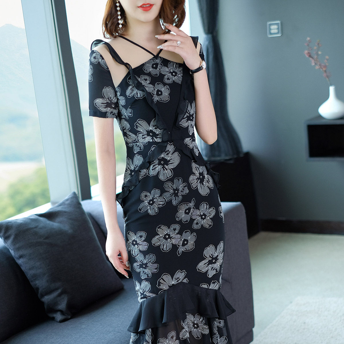 女人屁股大，怎么穿最显瘦?学学下面的女人，小蛮腰特性感又撩人