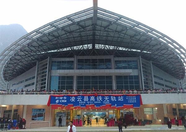 广西最令人无语的高铁站，是全国首个没有高铁线的站，号称无轨站