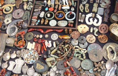 凌晨的北京“鬼市”，不仅是“穷人的天堂”，还藏着一代人的回忆