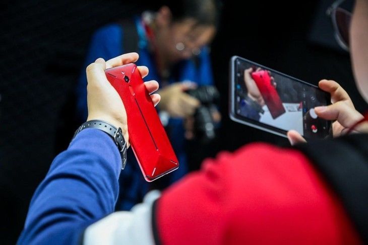 努比亚红魔游戏手机终于开售,从些告别游戏卡顿