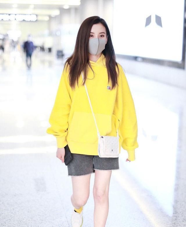  [人看起来特别]矮个子的你别乱穿了!今年流行这种“显高”穿法,小个子也能穿出大长腿
