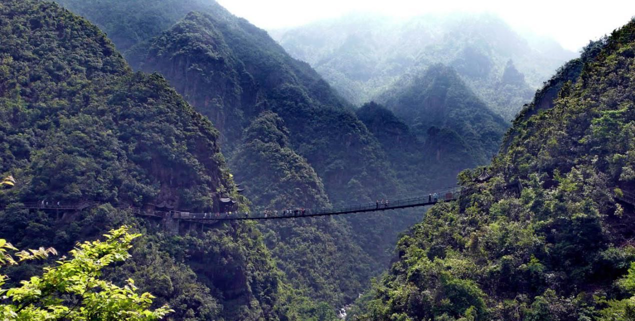  「陡峭」浙江天脊龙山，陡峭的崇山峻岭，登山来玩不用走回头路