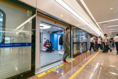  捷运@去卫星厅登机是一种怎样的体验？首批“尝鲜”旅客已遭羡慕