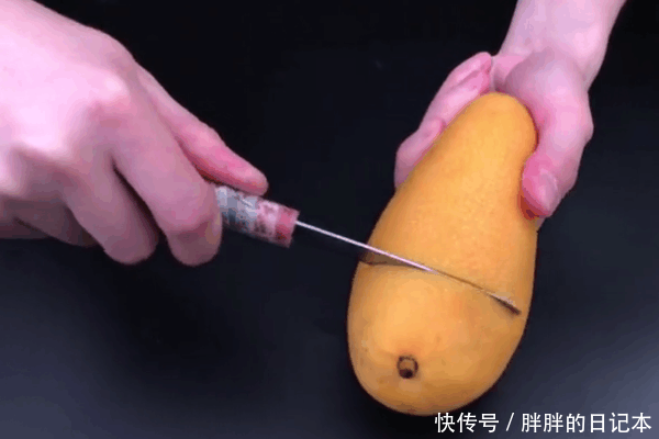 吃了20年芒果才知道, 芒果只需划2刀, 轻松剥皮