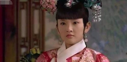 《甄嬛传》中留了刘海的各位“娘娘”，华妃皇后变软萌，只有她美