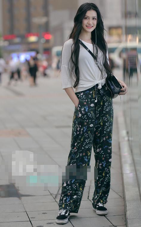 女人的短裤到底有多短，图6外套到大腿都比短裤长，看着让人焦虑