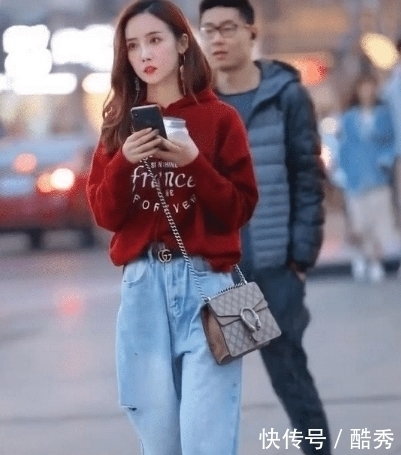  『美女』街拍美女小姐姐：有自信的女生，什么颜色的衣服都能驾驭