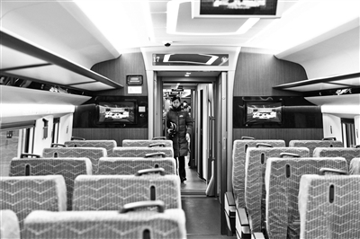 17辆超长版“复兴号”昨京沪高铁线首秀