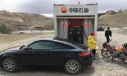 新疆到西藏，500公里没加油站，真的会油箱加满却走不出无人区？