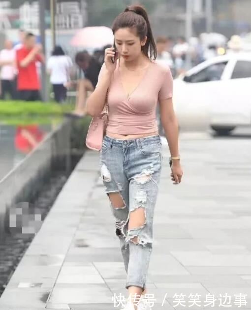  #味儿#牛仔裤展现女性的自信穿搭，让你身姿妙曼显温柔女人味儿