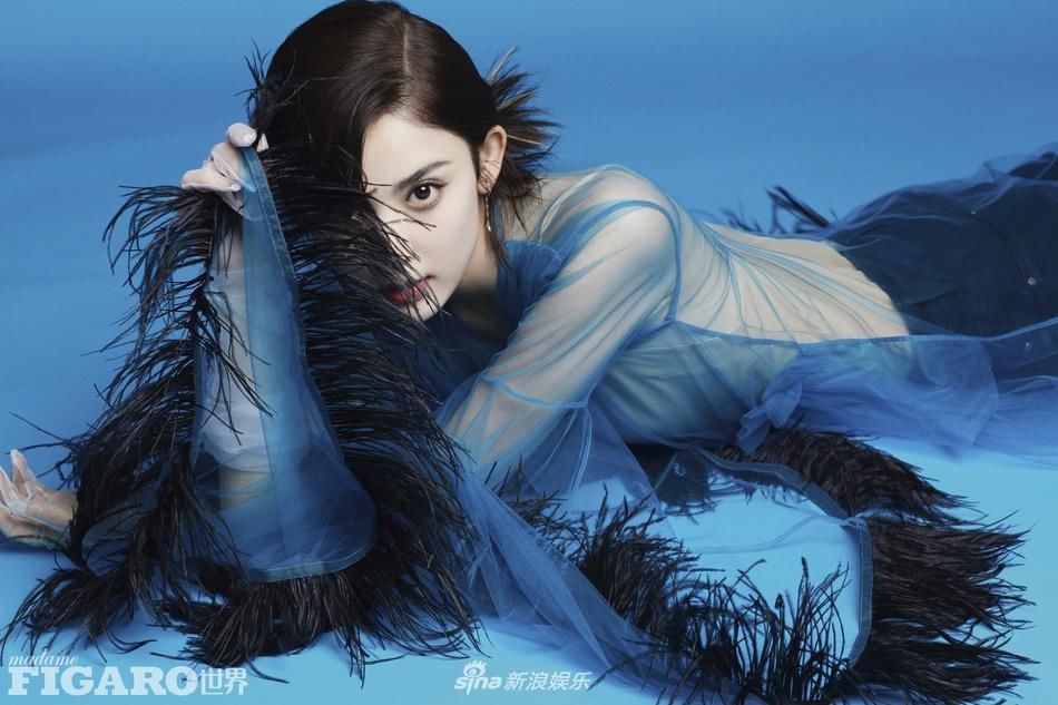 组图：娜扎透视装秀窈窕身材 清淡素雅仙气足